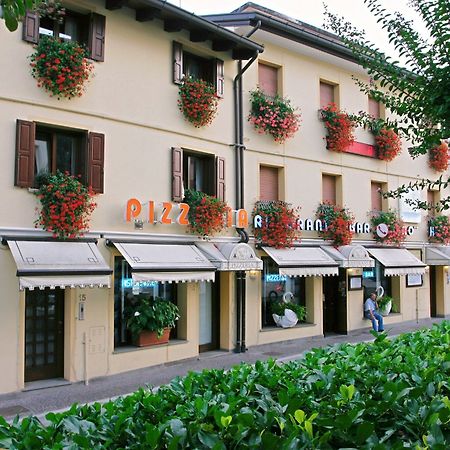 Hotel Ristorante Cigno - Camere And Aparthotel Latisana Exterior foto
