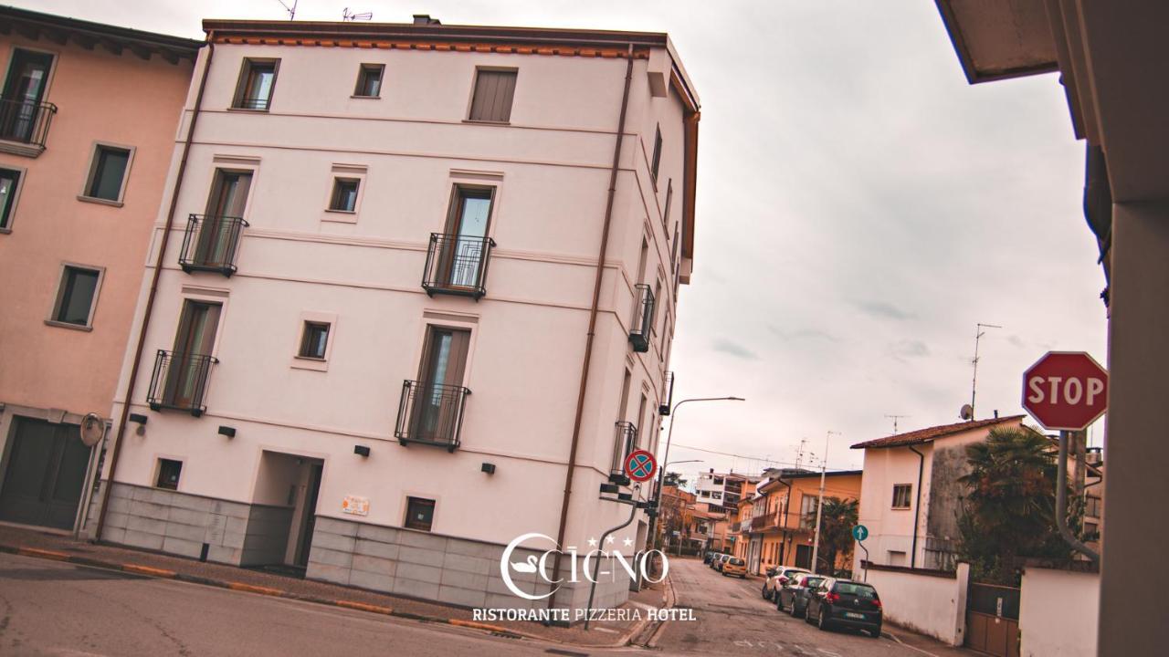 Hotel Ristorante Cigno Latisana Exterior foto